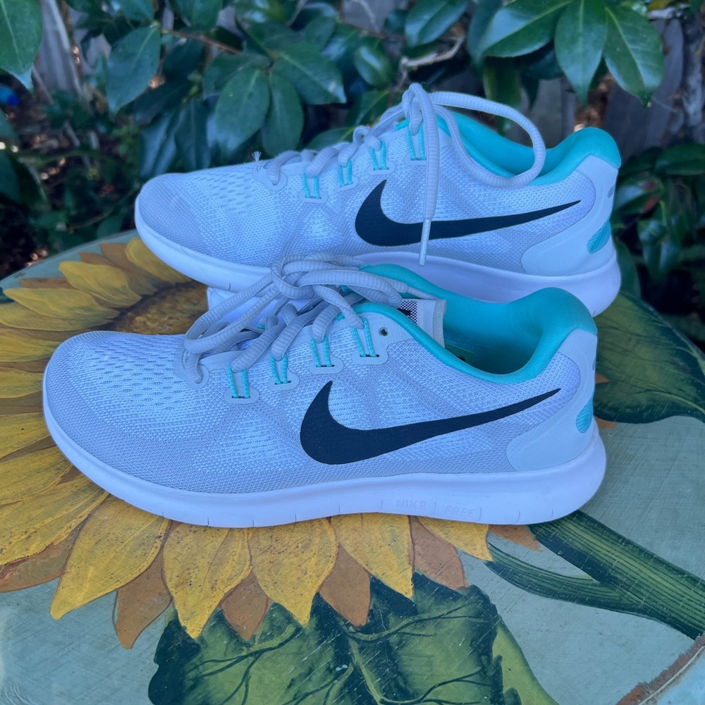 Nike free rn women’s shoes